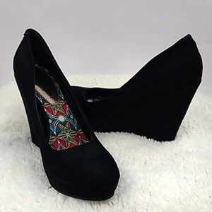 Madden Girl Valia velour wedges